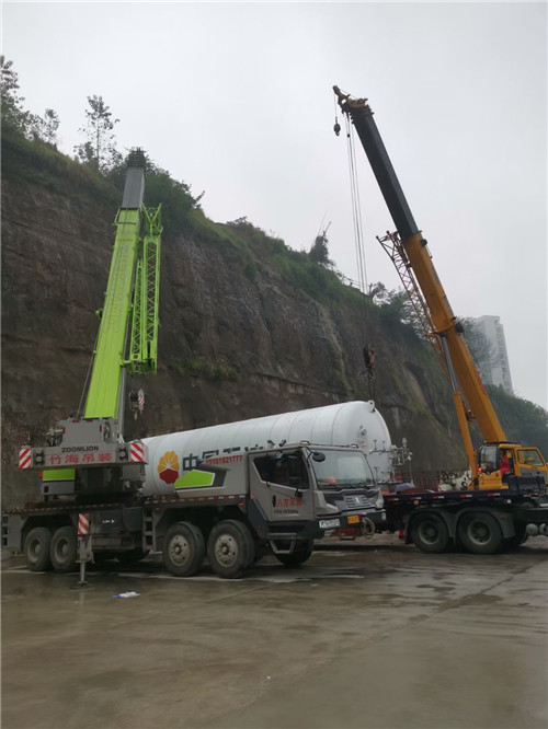 瓜州县“不怕风雨冻”—— 吊车的 “恶劣环境适应” 技术
