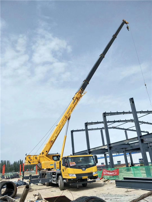 瓜州县超高层建筑钢结构吊装案例